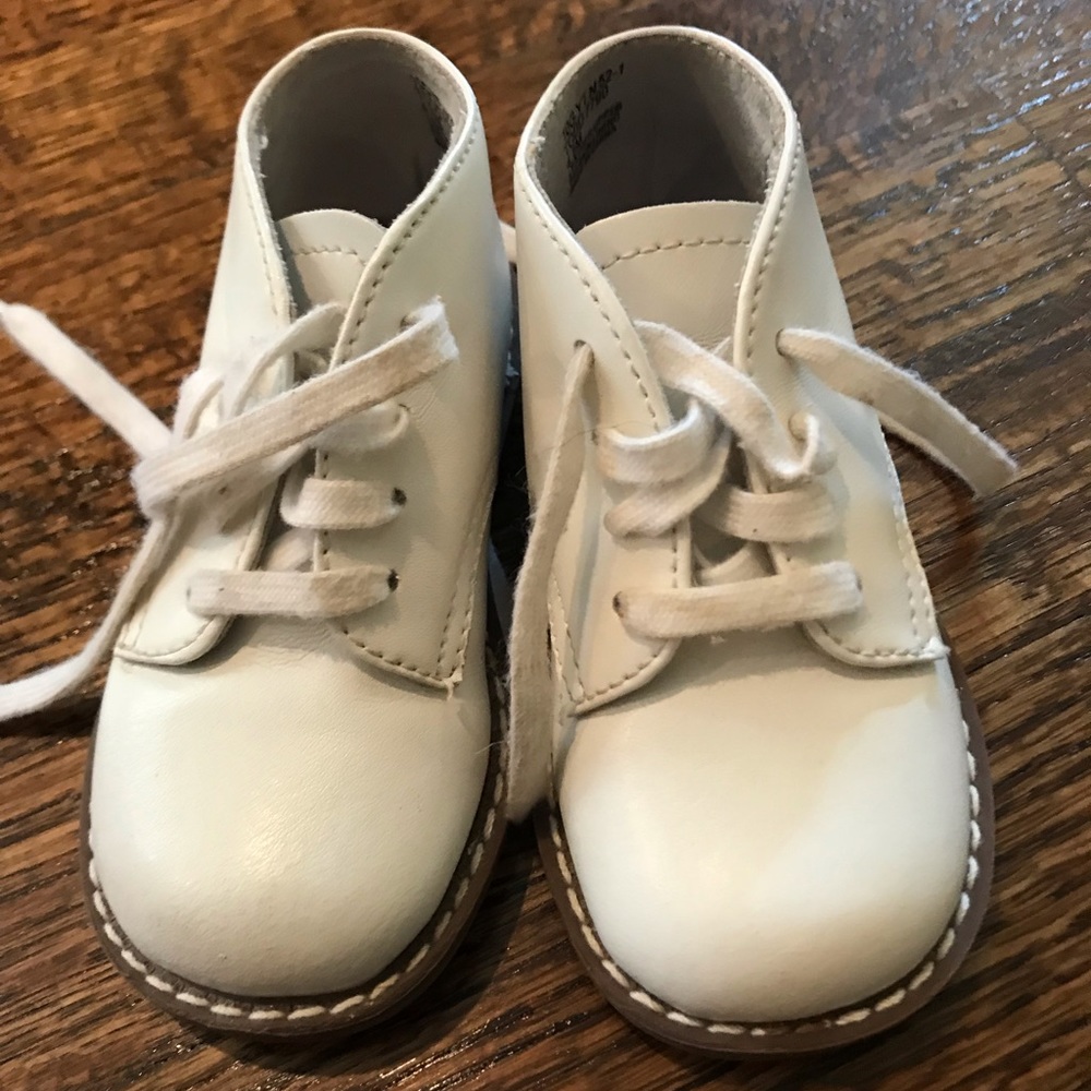 Footmates “Todd” white dress shoes Sz 4.5m